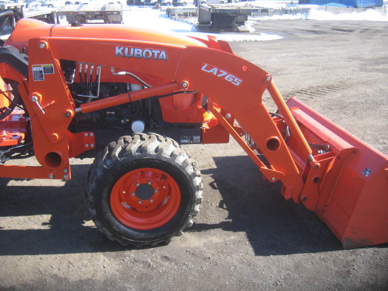 Tractors - Compact  Kubota L4701 Tractor  Photo